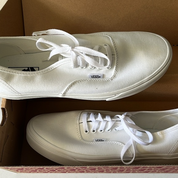 Van’s authentic true white mens size 10.5 new with box - Picture 2 of 3